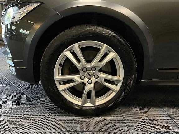 Volvo V90 Cross Country 12 of 20