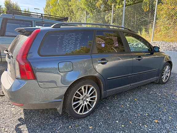 Volvo V50 3 of 5