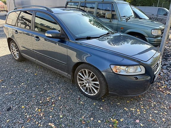 Volvo V50 2 of 5