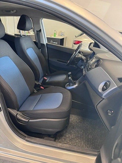 Hyundai i10 8 of 14