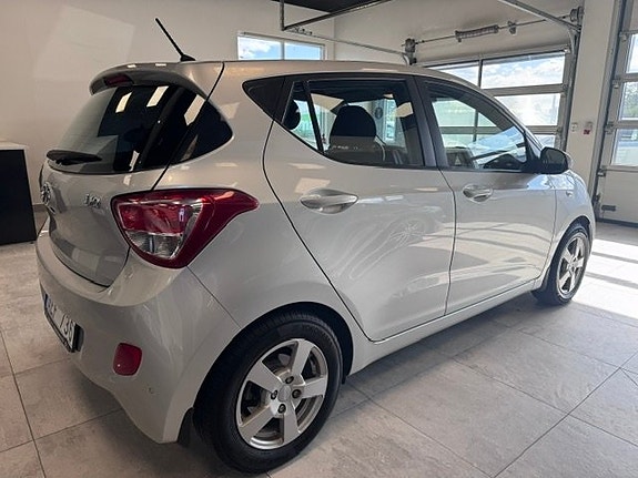 Hyundai i10 4 of 14