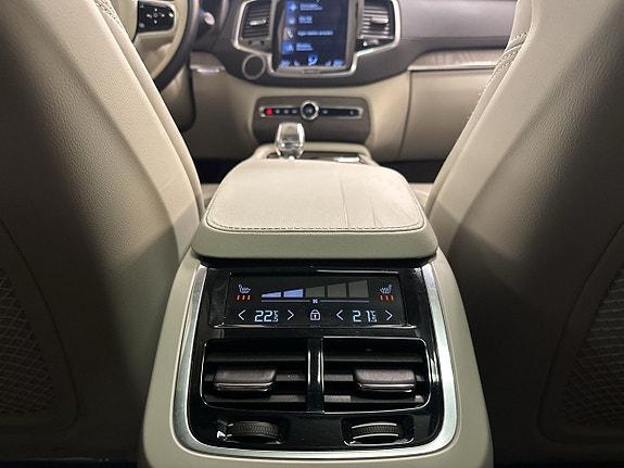 Volvo XC90 18 of 26
