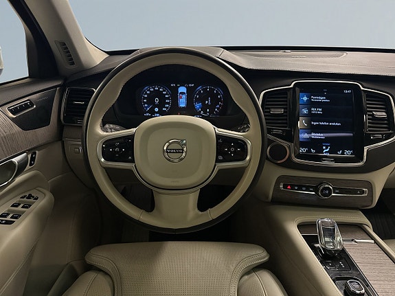 Volvo XC90 9 of 26