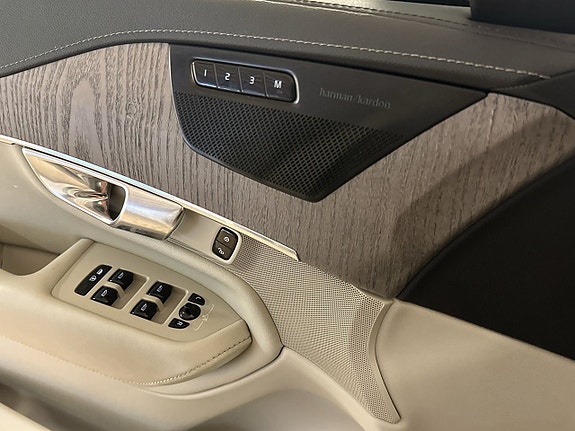 Volvo XC90 20 of 26