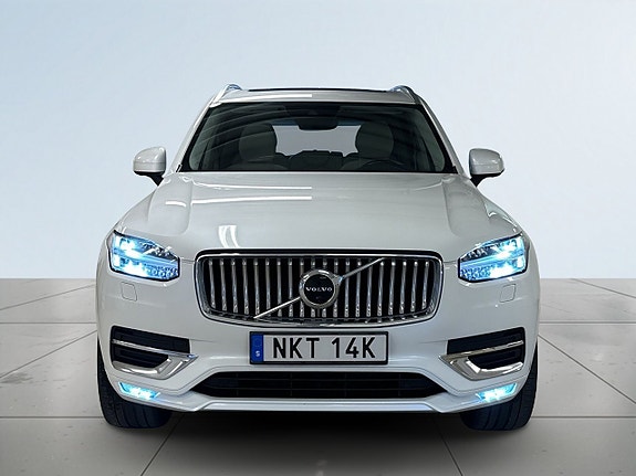 Volvo XC90 2 of 26