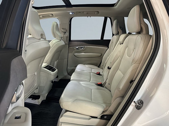 Volvo XC90 13 of 26