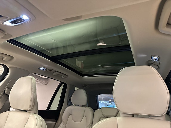 Volvo XC90 17 of 26
