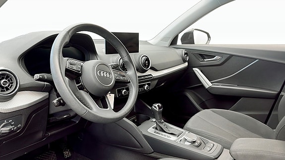 Audi Q2 7 of 12