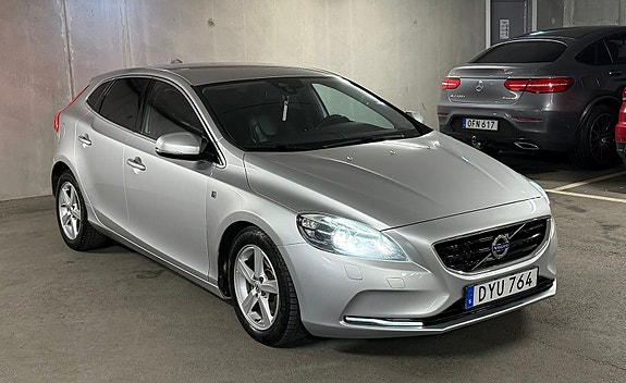 Volvo V40 3 of 12
