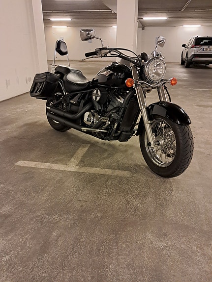 Kawasaki Vulcan 900 Classic 2 of 5