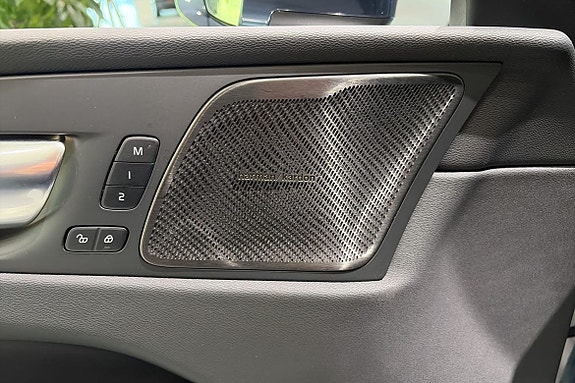 Volvo XC60 14 of 17
