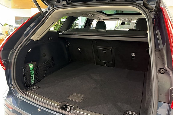Volvo XC60 13 of 17
