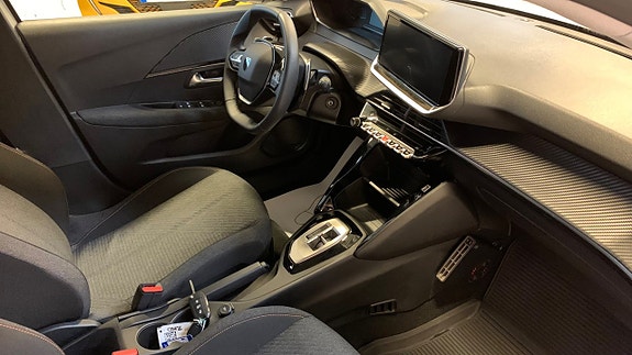 Peugeot 208 9 of 13