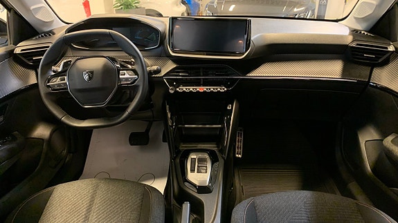 Peugeot 208 12 of 13