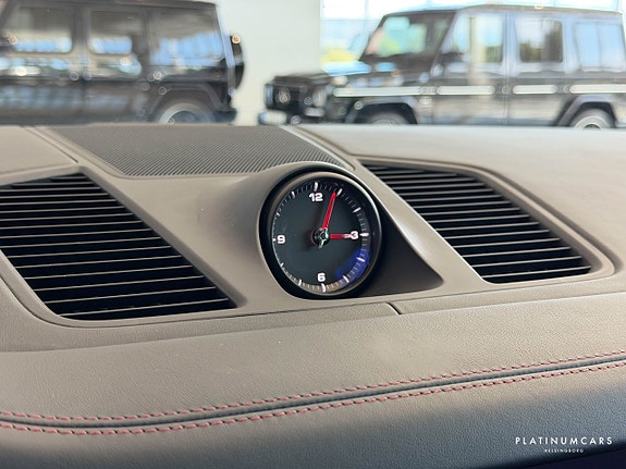 Porsche Cayenne 14 of 23