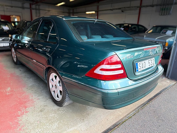 Mercedes-Benz C320 3 of 11