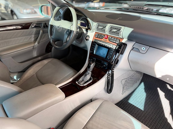 Mercedes-Benz C320 9 of 11