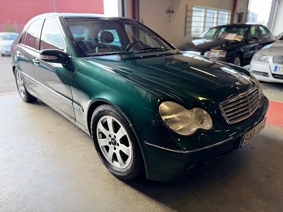 Mercedes-Benz C320 2 of 11