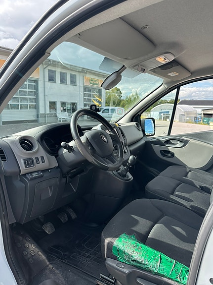 Renault Trafic 7 of 19