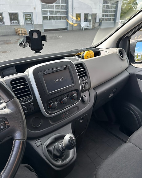 Renault Trafic 11 of 19