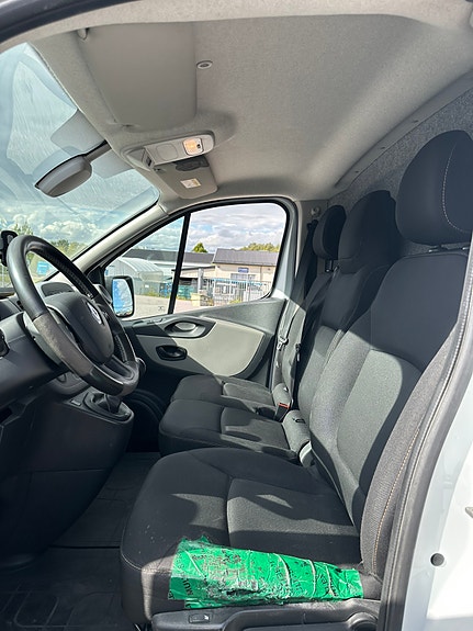 Renault Trafic 8 of 19