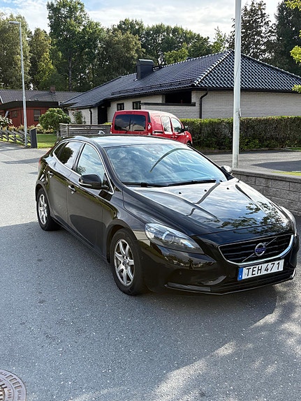 Volvo V40 2 of 6