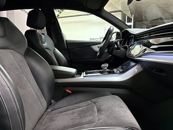 Audi Q8 27 of 29