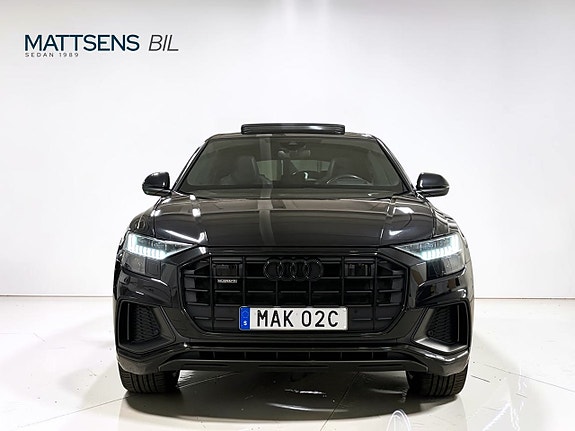 Audi Q8 2 of 29