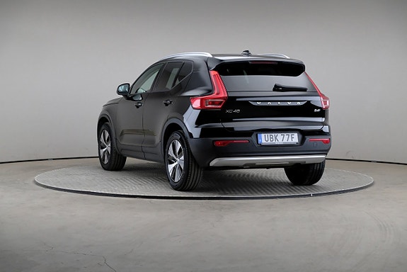 Volvo XC40 2 of 26