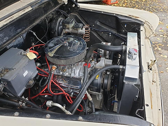 Chevrolet Suburban 5 of 12