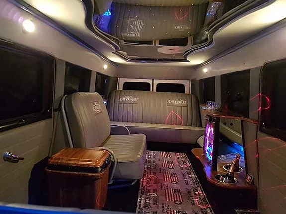 Chevrolet Suburban 12 of 12