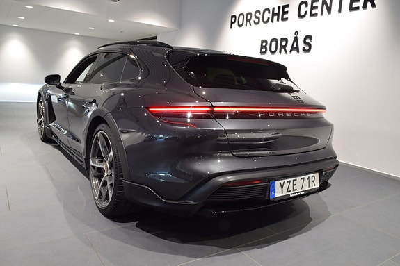 Porsche Taycan 4 11 of 16
