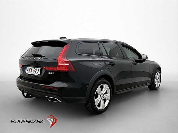 Volvo V60 Cross Country 8 of 30
