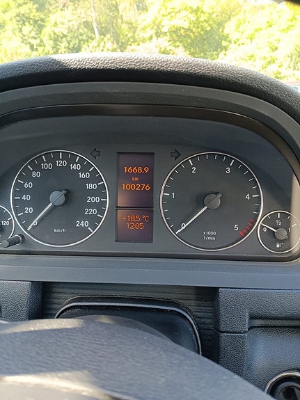 Mercedes-Benz A160 8 of 17