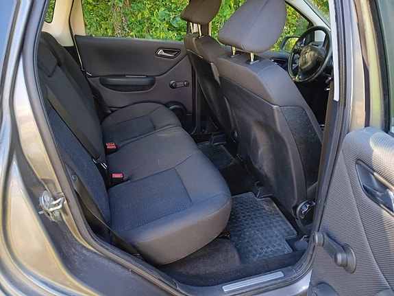 Mercedes-Benz A160 15 of 17