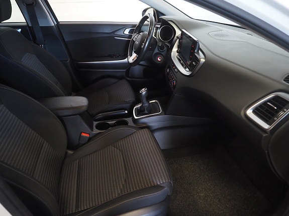 Kia Ceed 12 of 23