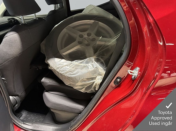 Toyota Yaris 7 of 13