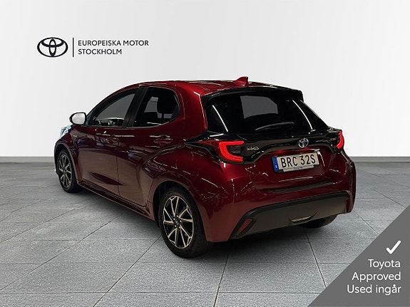 Toyota Yaris 2 of 13