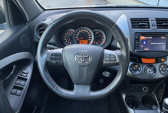 Toyota RAV4 11 of 21