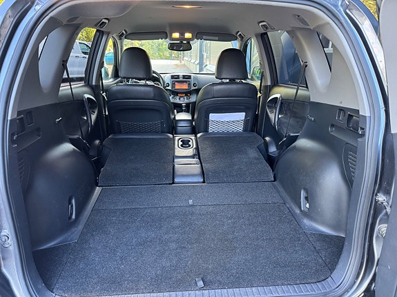 Toyota RAV4 9 of 21