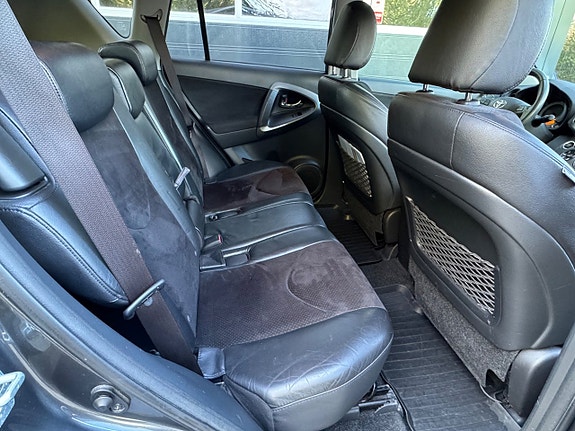 Toyota RAV4 15 of 21