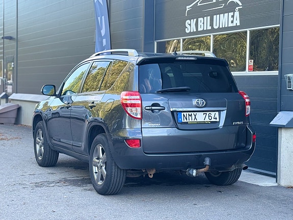 Toyota RAV4 5 of 21