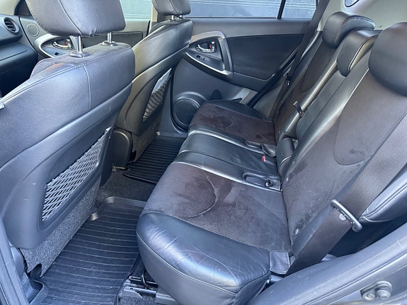 Toyota RAV4 16 of 21