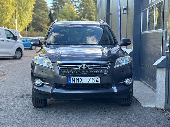 Toyota RAV4 2 of 21