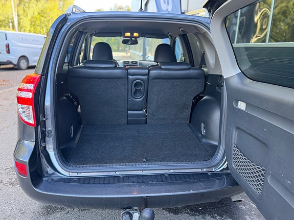 Toyota RAV4 8 of 21