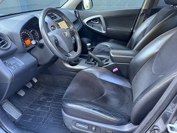 Toyota RAV4 13 of 21