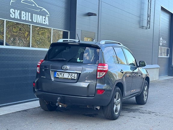 Toyota RAV4 4 of 21