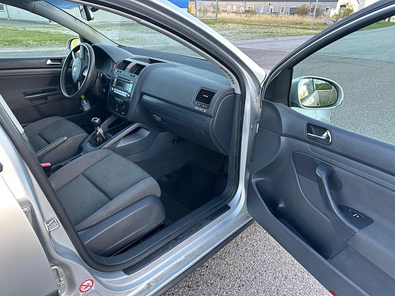 Volkswagen Golf V 11 of 13