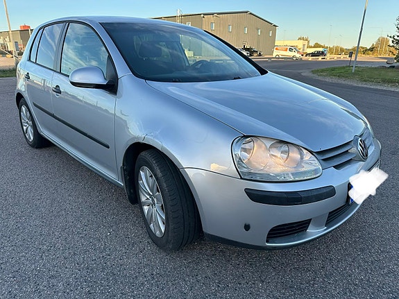 Volkswagen Golf V 2 of 13