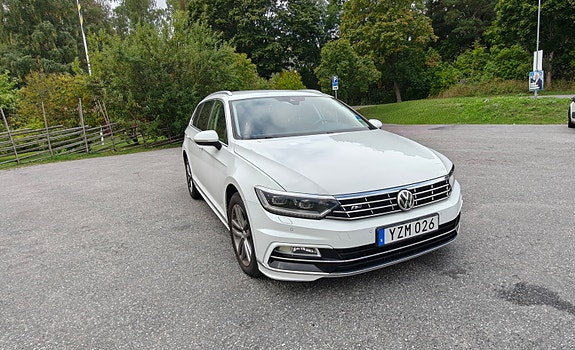 Volkswagen Passat 2 of 9